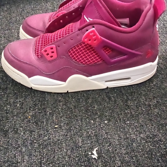 Jordans size 7 y - Picture 3 of 10